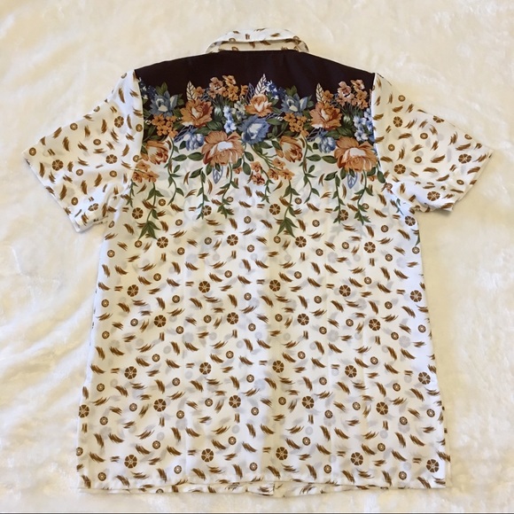 ❗️Last chance❗️ NWOT Floral Button Up Top - Picture 5 of 5